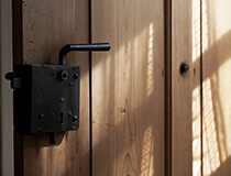 Die ursprünglichen Details wie die Türen und Griffen machen unser Ferienhaus am Altmühlsee zu einem gemütlichen Erlebnis